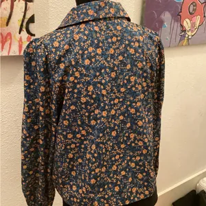 Floral button up thumbnail 3