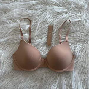 Skims Fits Everybody T-shirt Bra Ochre Size 30C thumbnail 2