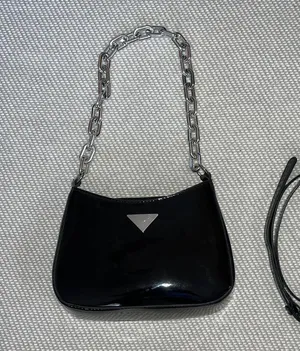 Small Von Maur Faux Patent Leather Black Purse Silver Chunky Chain Strap thumbnail 1