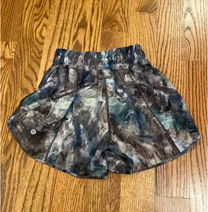 Lululemon Track That Mid-Rise Short 5” Lined thumbnail 4