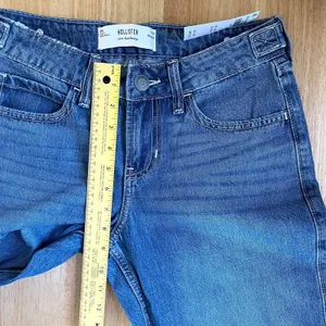 NWT Hollister medium-wash low-rise baggy jeans Size US 00R / W24 Regular thumbnail 7