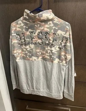 Simply Southern Long Sleeve Gray Camo T-Shirt /‎ Top Sequence - Size M thumbnail 1