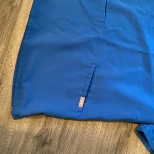 FIGS Royal Blue Casma Top Zamora Jogger Pants Scrub Set Uniform Medium Petite thumbnail 6