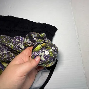 Lululemon Tracker Shorts In floral sport while multi 3.5" thumbnail 2