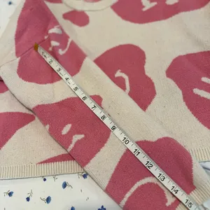 Moon & Madison Sz:M Cropped Pink Smiley Face Crew Neck Oversized Sweater. thumbnail 5