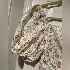 Wild Fable Eyelet Floral Puff Sleeve Crop Top Elastic Waist Square Neck Size M thumbnail 2