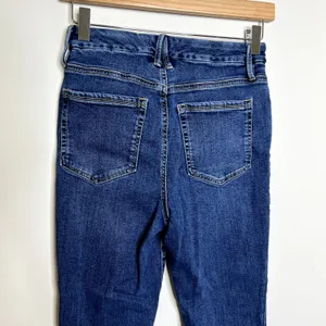 Good American Good Legs High Rise Jeans thumbnail 4
