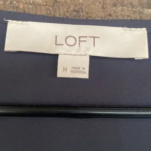 Gorgeous grey Ann Taylor Loft blouse thumbnail 3
