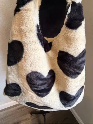 Faux Fur Heart Tote Bag - Black Hearts on Cream thumbnail 5