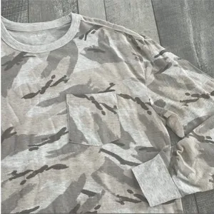 Old Navy Size Medium Camouflage Long-Sleeve Shirt thumbnail 6