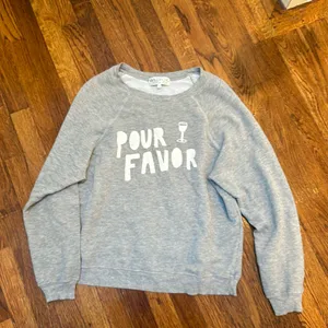 Wild fox medium pour favor grey sweatshirt medium crew neck thumbnail 4