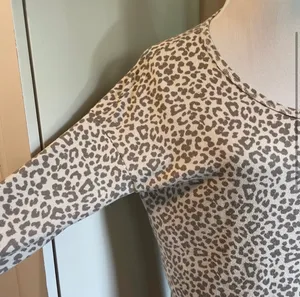 American Eagle XS Leopard Top thumbnail 3