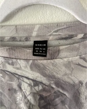 camo crop top  thumbnail 2