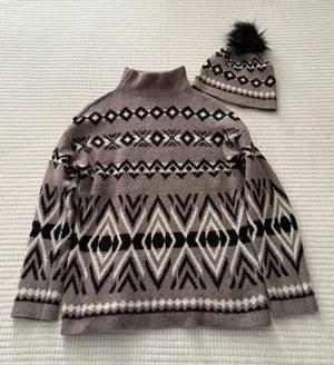 Cozy Geometric Turtleneck Sweater & Pom Beanie - Grey/Black XS thumbnail 1