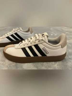 Women’s Adidas White Leather Sneakers Blue Stripes Tan Suede Toe/Heel Size 6 thumbnail 4