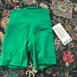 Lululemon Wunder Train Shorts thumbnail 1