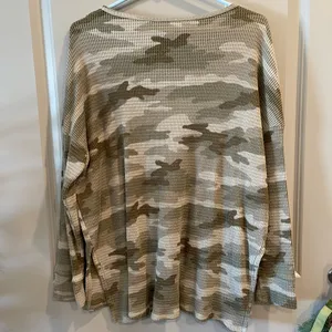 American Eagle Outfitters Camo Long Sleeve Top thumbnail 3