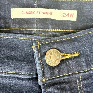 Levi Strauss Classic Straight Jeans Dark Wash Women‎ Size 24W M thumbnail 5