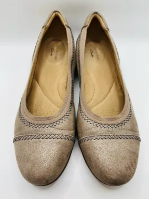 Clarks Suede Ballet Flats Taupe Comfort Slip On Round Toe Women’s 8.5M Casual thumbnail 4