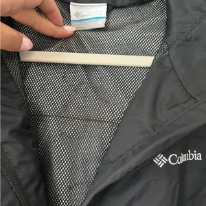Columbia Black Hooded Women's Rain Jacket thumbnail 4