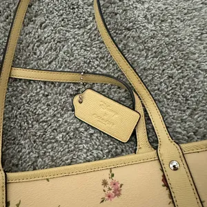 Coach x Disney Floral Tote Bag (NO WRISTLET) thumbnail 10