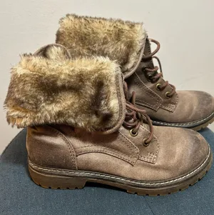 Women's warm boots with fur. Size 8. $36. Brown thumbnail 1