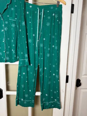 GapBody Gap Body Forever Favorite Green Snowflake Soft Pajama PJ's Size Medium thumbnail 3