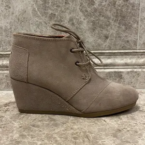 Toms Kala Desert Wedge Bootie Size 7.5 Suede Taupe Lace Up Boot thumbnail 6