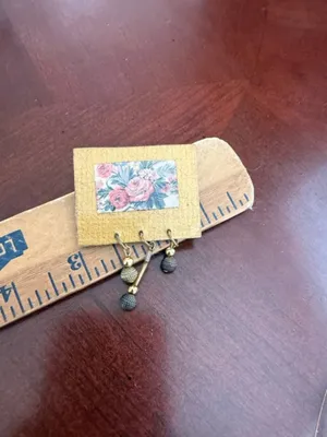 Vintage Gold Tone brooch thumbnail 2