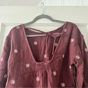 Madewell Embroidered Lightspun Peplum Gauze Open-Back Top in Vintage mulberry thumbnail 9