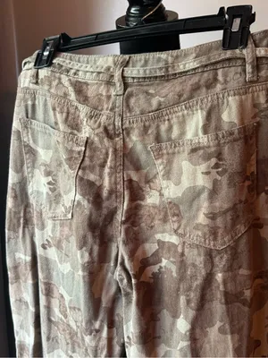 Indigo Rein Beige Camo Cargo Pants Sz 25”x27.5” thumbnail 4