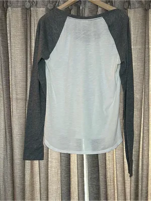Pink Victoria’s Secret Y2K Raglan Long-Sleeve Top in White and Gray Size Medium thumbnail 9