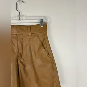 Abercrombie & Fitch Leather High Rise Tailored Shorts Women’s Sz‎ S thumbnail 2