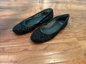 Stuart Weitzman Black Crochet Lace Ballet Flats Size 7.5 thumbnail 3