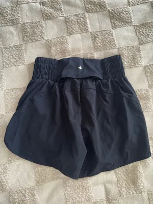 HALARA Black Athletic Flow Shorts High Smocked Waist Layered Size M NWOT thumbnail 5