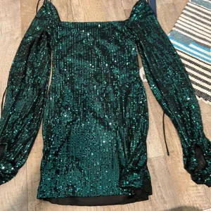 NEW! LUCY IN THE SKY Sequins Dress in Emerald Green M‎ thumbnail 7