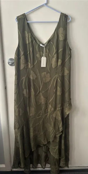 Olive Green Sleeveless V-Neck High-Low Floral Dress thumbnail 1
