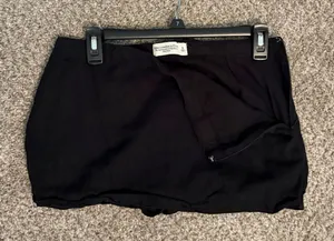 The A&F Scarlett Mini Skort Abercrombie thumbnail 1