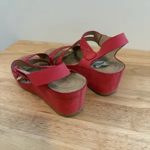 Atalina Red Mid Wedge strap Comfort Sandals Flower Womens Size 9‎ Shoe thumbnail 2