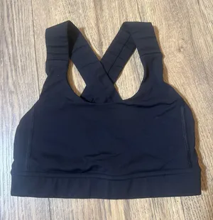 Lululemon Black Sports Bra Size 2 thumbnail 1