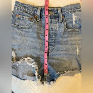 LEVI’S Ribcage Denim Shorts High Rise Button Fly Distressed Raw Hem Size 24 thumbnail 10