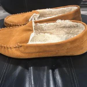 Women's Cozy Tan Suede Slippers Size 11 thumbnail 2