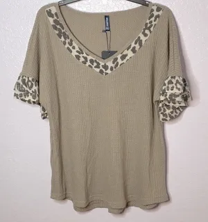 Iwollence Waffle Knit Medium Tan V-Neck Blouse Animal Print Accents size XL NEW thumbnail 1