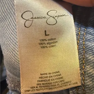 Jessica Simpson Women Large Pearl Embellished Distressed Denim Jacket Light Wash thumbnail 4