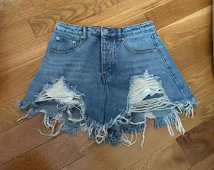 Signature 8 Distressed denim shorts thumbnail 1