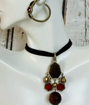 Villager Liz Claiborne Faceted Beaded Choker Necklace And Matching Hoop Earrings thumbnail 1