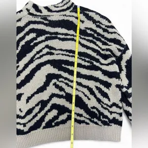 SheIn Women’s Zebra Stripe Sweater Medium Drop Shoulder Long Sleeve Tan Black Acrylic thumbnail 3
