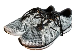 New Balance 811v2 Womens 8.5 D Black White Chevron Training Shoes WX811AG2 thumbnail 1