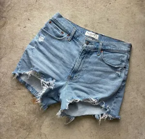 Abercrombie & Fitch The 4" Mom Short High Rise thumbnail 1