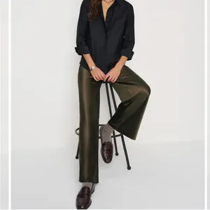 Aritzia Wilfred The Lodge Pant Satin Dark Olive thumbnail 7